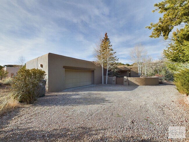 Building Photo - 420 Calle Kokopelli