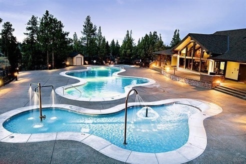 Building Photo - Beautiful Pahlisch home w/great floor plan...
