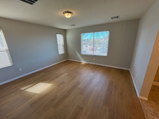 Building Photo - 235 Moonshot St