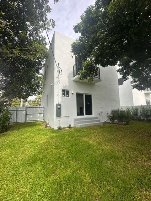 Building Photo - 532 NW 17th Ave