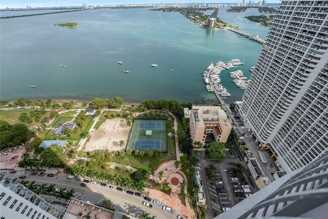 Building Photo - 1750 N Bayshore Dr