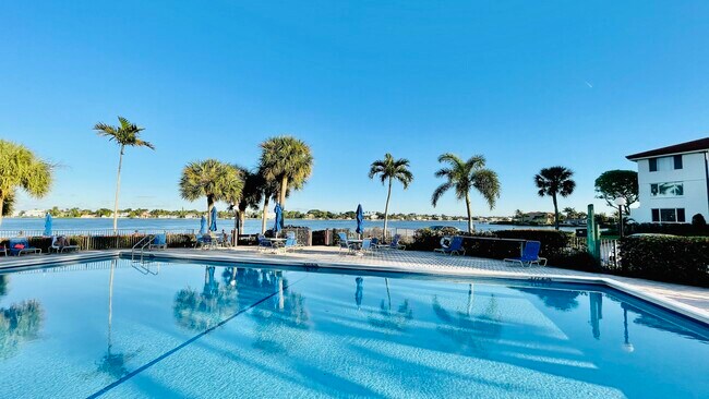 Building Photo - 107 Half Moon Cir