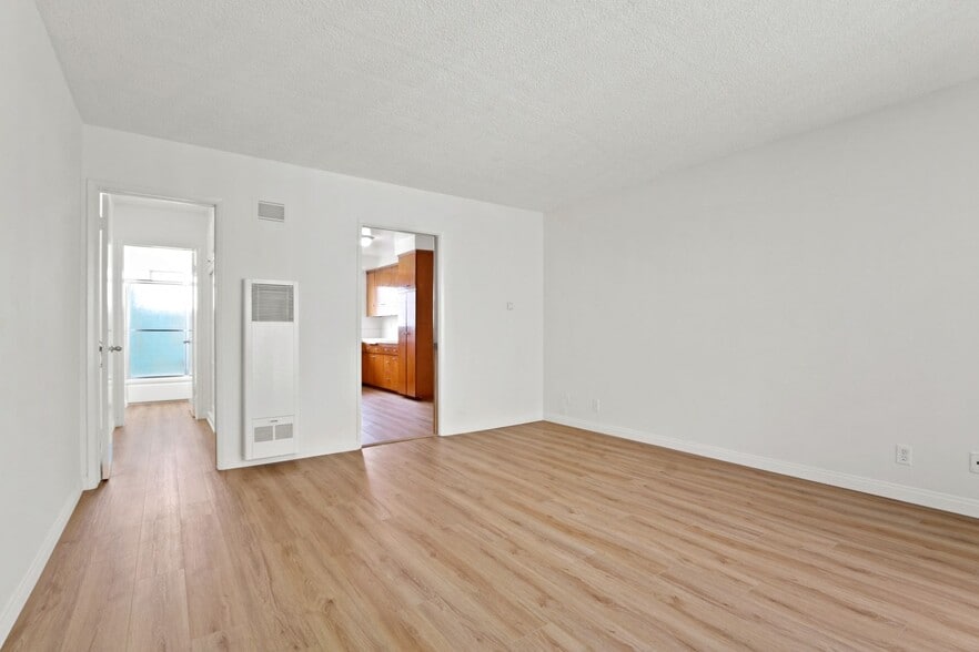 Building Photo - 927 3rd St