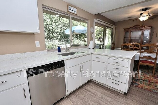 Building Photo - 6913 Navarro Ct