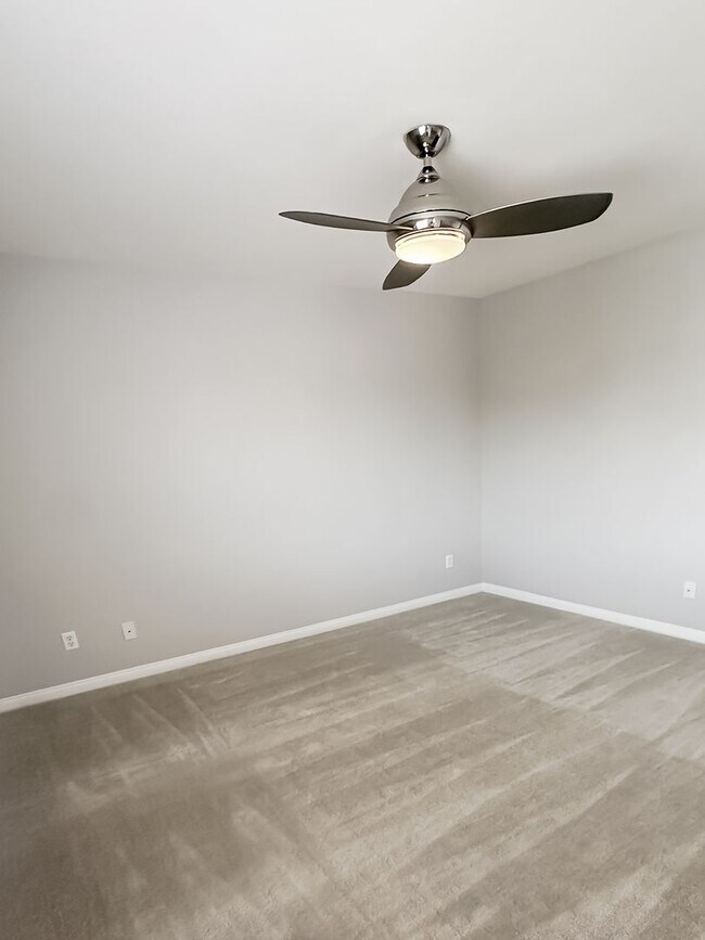 Building Photo - 32920 Northshire Cir
