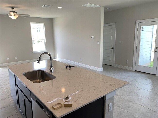 Building Photo - 109 White Dunes Dr