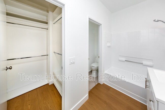 Building Photo - 26971 Hillsborough Pkwy