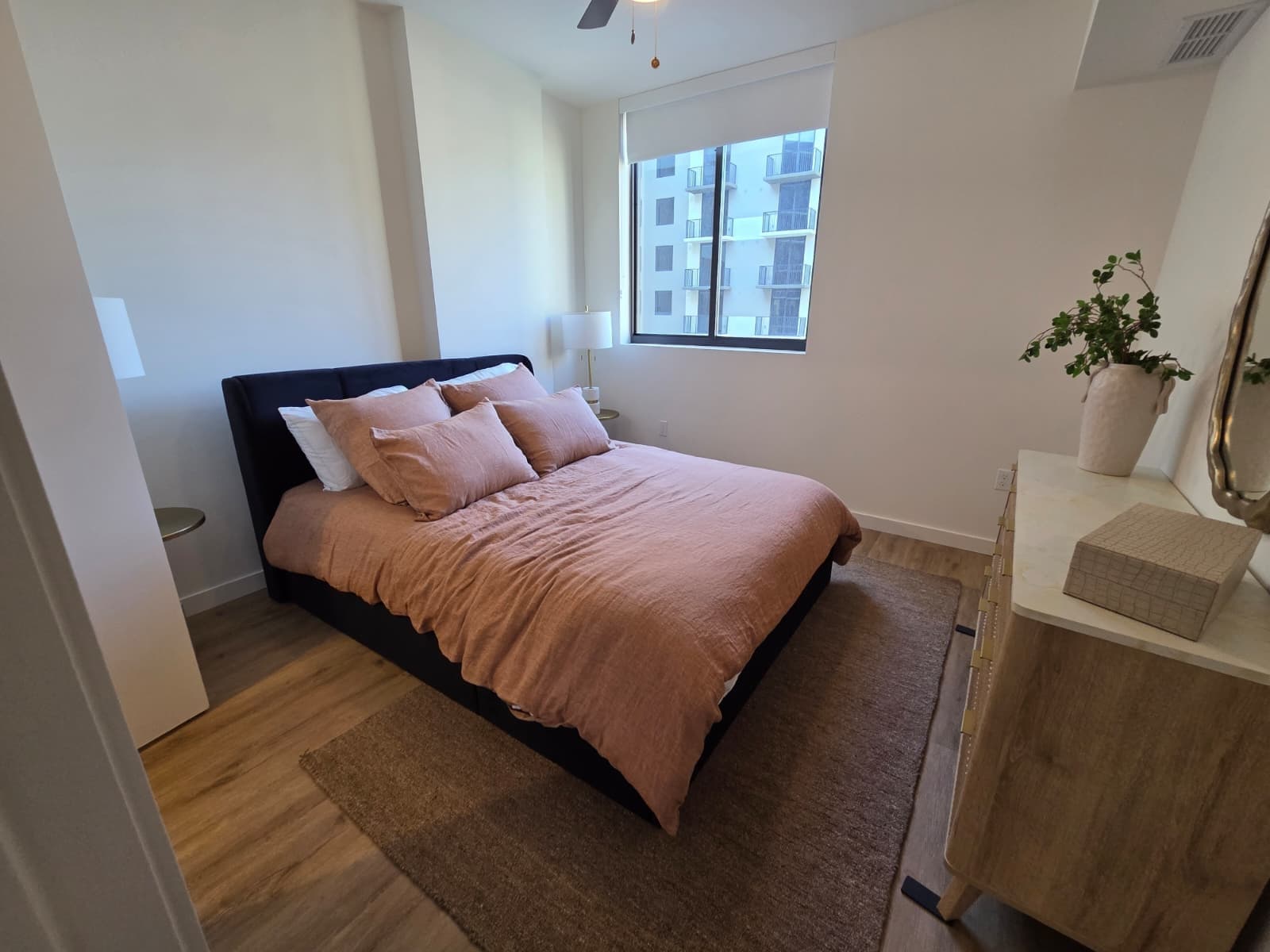 Building Photo - 751 E 28th St