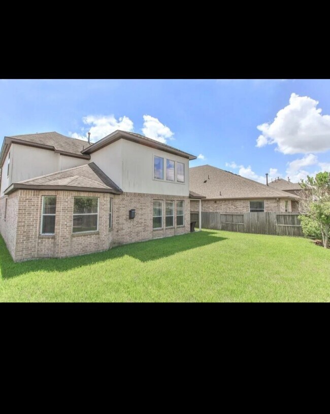 Building Photo - 24526 Avellino Ct