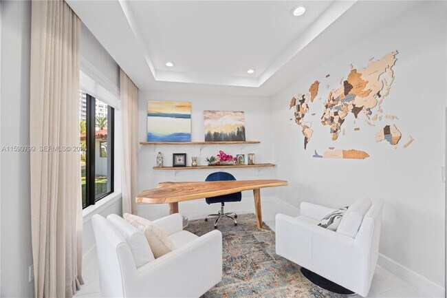 Building Photo - 513 Palm Dr