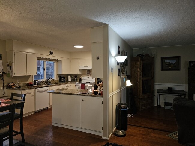 Building Photo - 25 Wapiti Dr