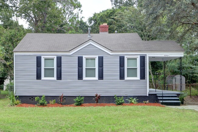 Primary Photo - Large East Savannah 2BR/1BA Home For Rent