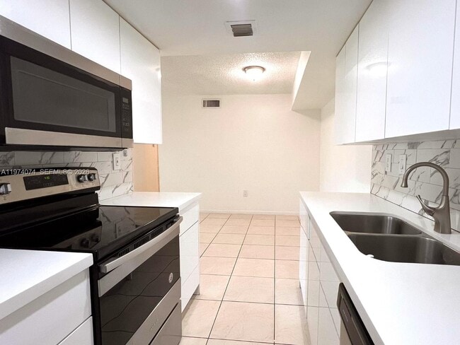 Building Photo - 8911 SW 123rd Ct