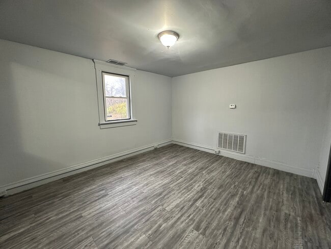 Building Photo - 1206 Martin St