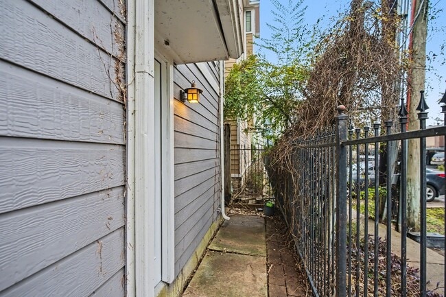 Building Photo - 2416 Charleston St