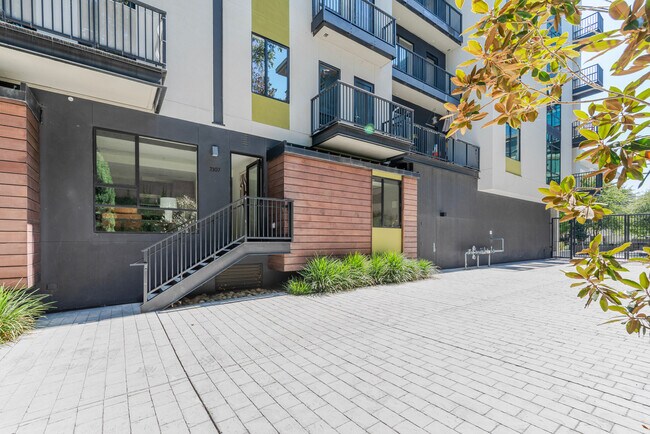 Building Photo - 388 Santana Row