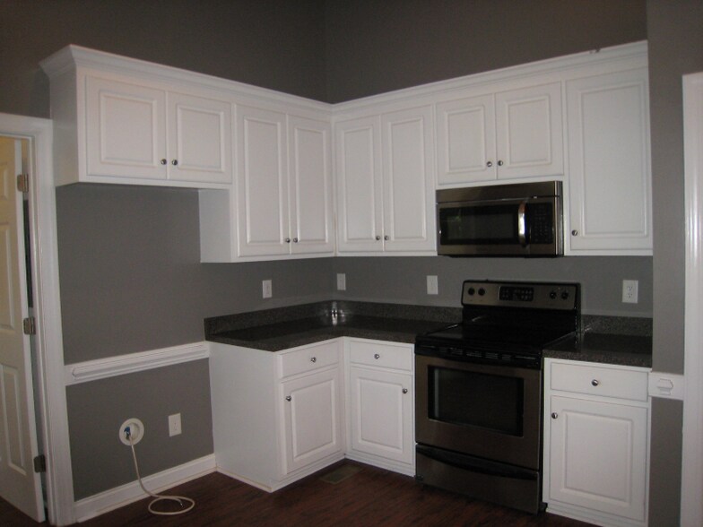 Building Photo - 1009 Sebring Dr