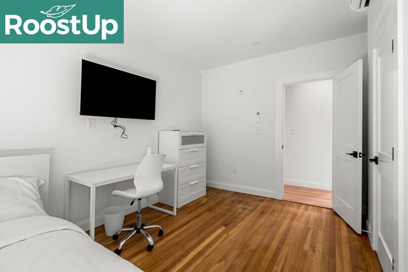 Building Photo - RoostUp Furnished Private Bedroom with Pri...