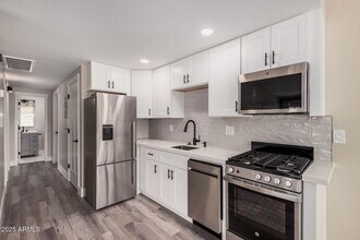 Building Photo - 3331 N 66th Pl