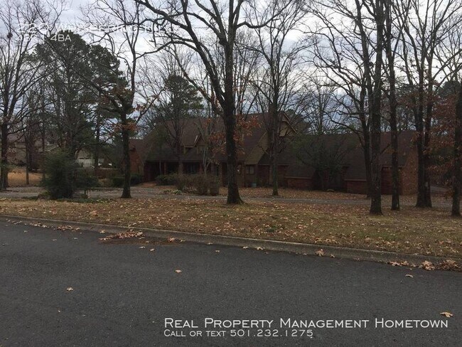 Building Photo - 220 Whispering Hill St