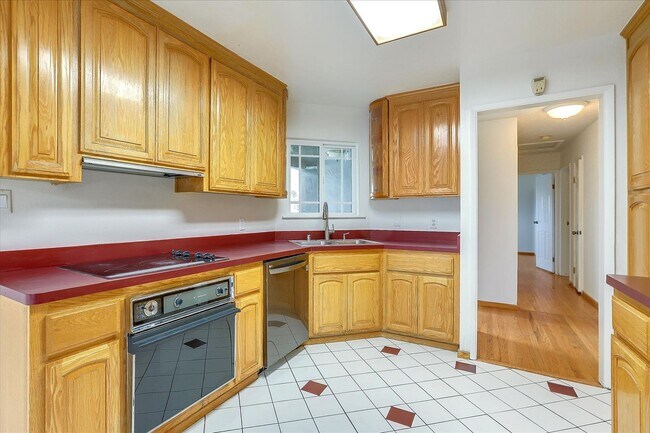 Building Photo - Santa Clara Home near Apple, Kaiser and Ma...