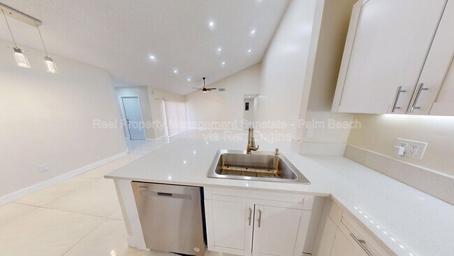 Building Photo - 1080 Summit Pl Cir