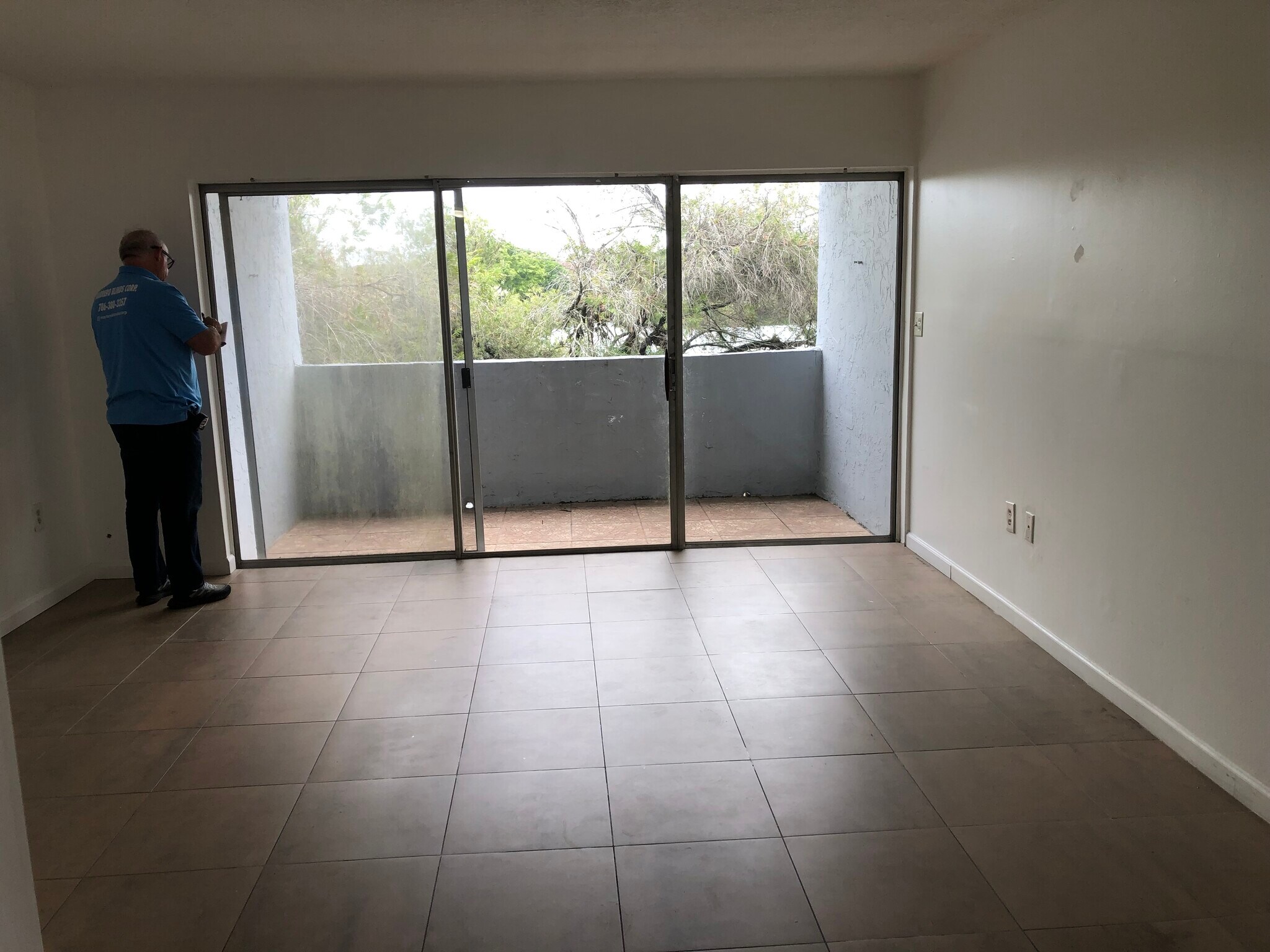 Building Photo - 9363 Fontainebleau Blvd