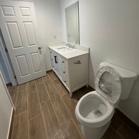 Bathroom - 1128 Jefferson St