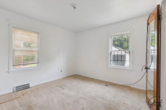 Building Photo - 3 bedroom bungalow $1250