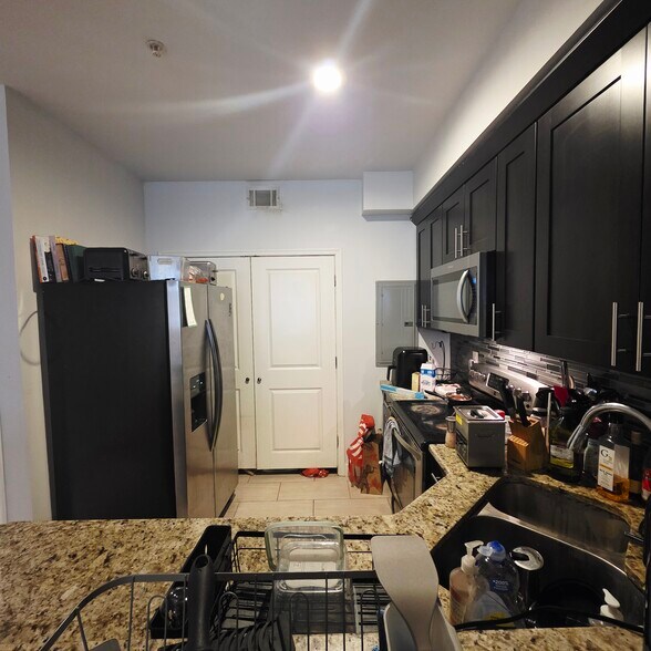 Building Photo - 628 N 11th St