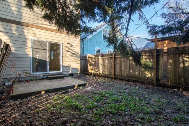 Building Photo - 5708 SE Gladstone St