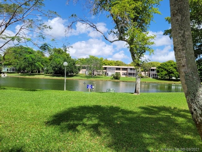 Building Photo - 4261 W Palm Aire Dr