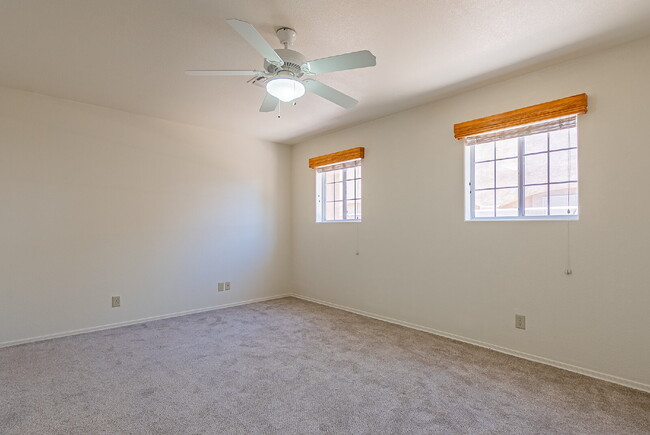 Building Photo - "Well Maintained 2-Bedroom, 2 Bathroom hom...