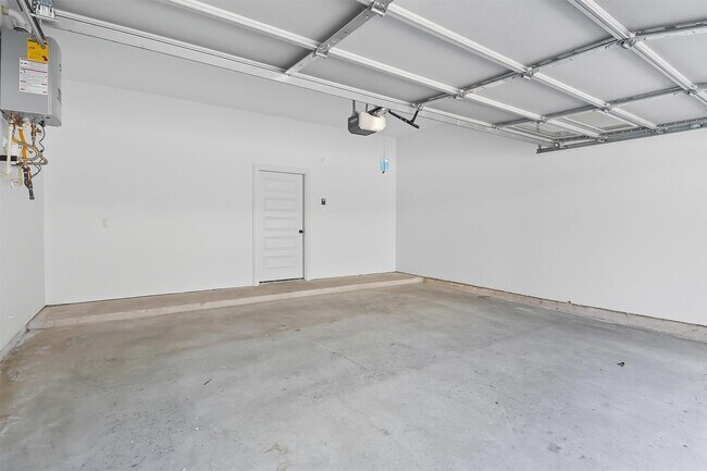 Building Photo - 2927 El Fenice Ln