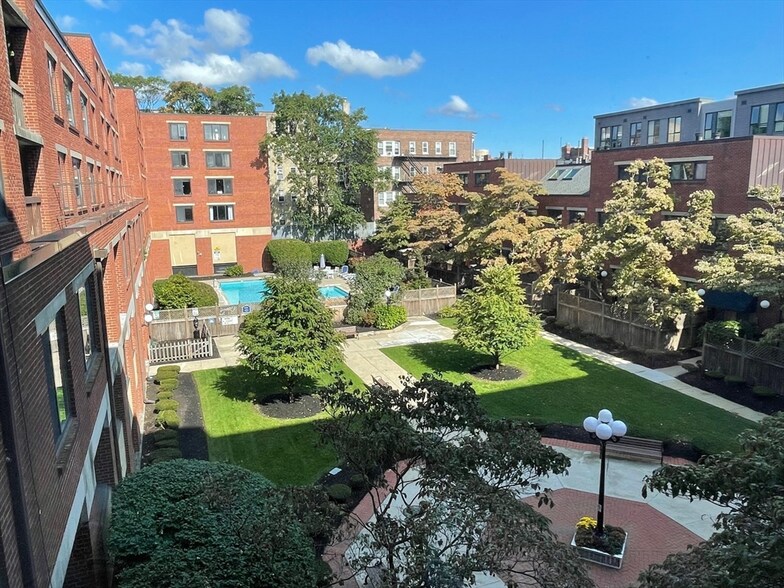 Building Photo - 85 Brainerd Rd