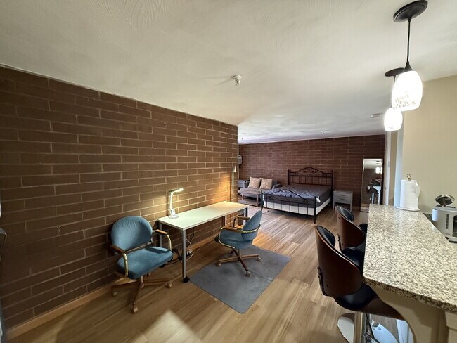 Building Photo - Modern & furnished studio unit available NOW!