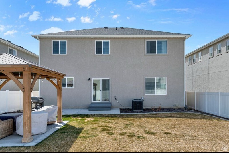 Building Photo - 1165 E Bell Buoy Way