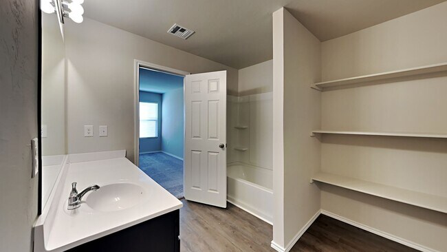 Building Photo - Very Nice and Spacious 4 Bedroom 2 Bath Home With Office/Flex Space in Yukon Schools