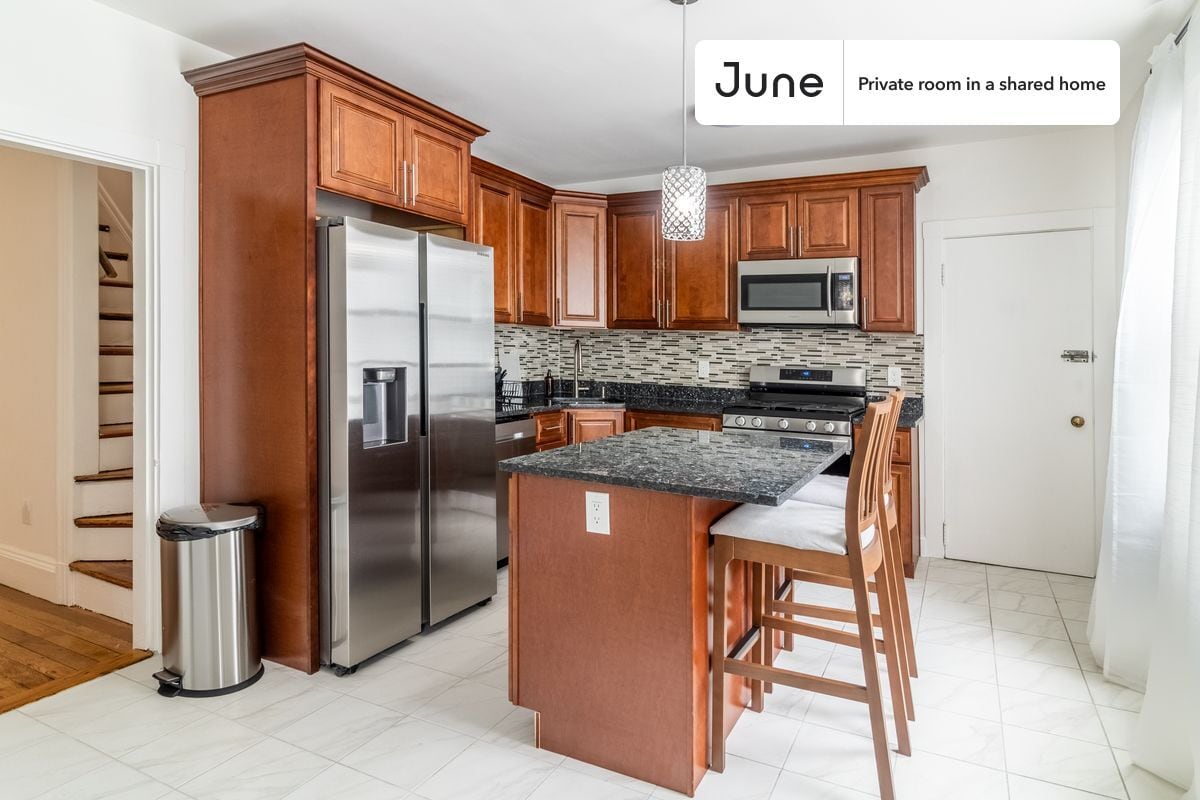 Building Photo - Room in Shared 7 bed/2 bath home