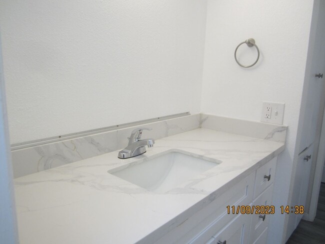 Building Photo - Completely Remodeled 3 Bedroom/2 Bath Near Galleria