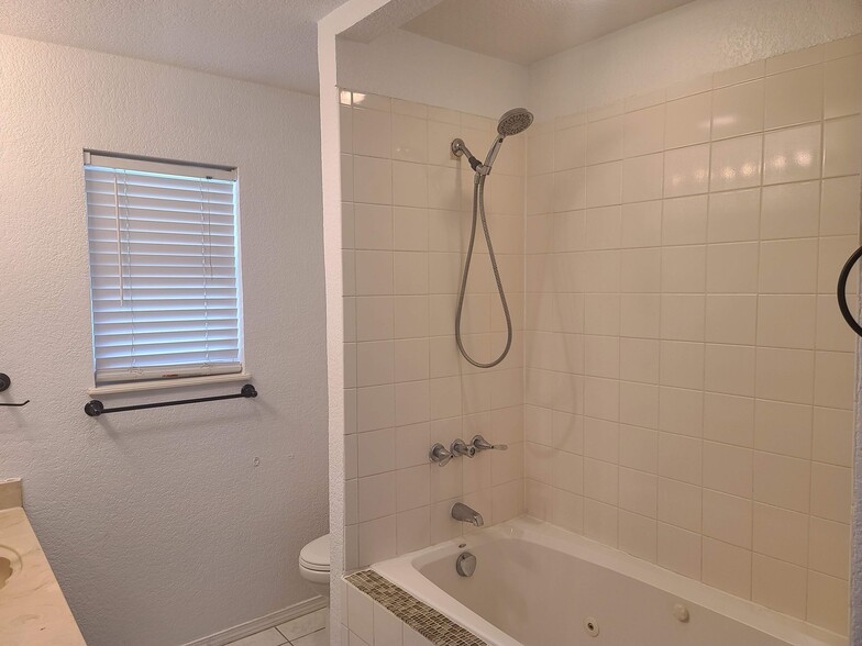 Building Photo - 4810 Cherry Tree Dr