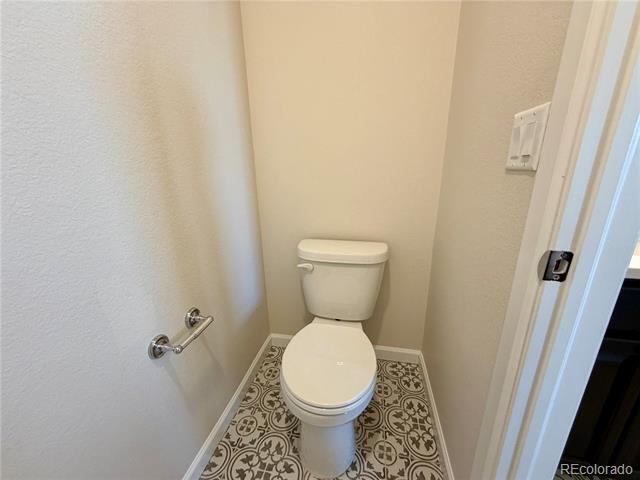 Building Photo - 10565 Paris St