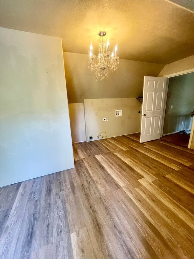 Building Photo - Fantastic 4 bedroom single family home on ...