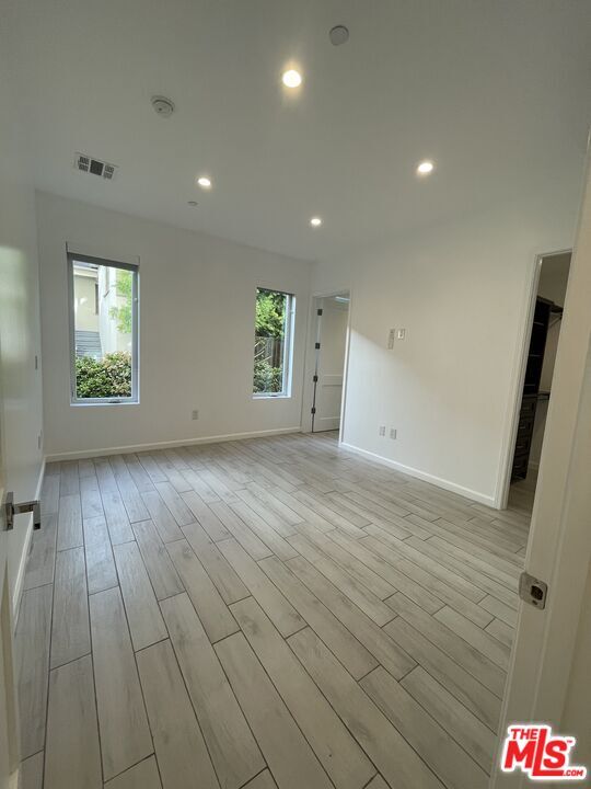 Building Photo - 1654 Greenfield Ave