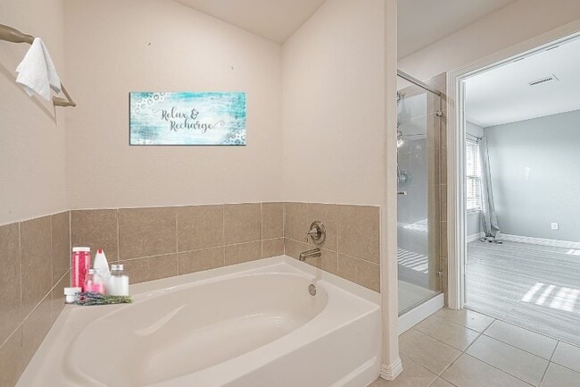 Building Photo - 223 Sintra Lk Wy