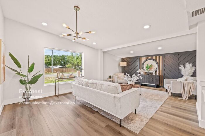 Building Photo - 5908 S Manhattan Ave