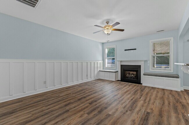 Building Photo - Spacious home in the heart of Sneads Ferry!