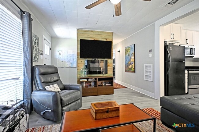 Building Photo - 553 Scenic Dr