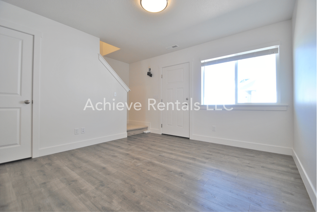 Building Photo - 360 N 2650 W