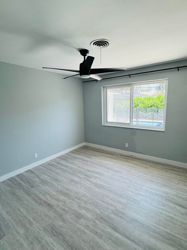 Building Photo - 2171 NE 62nd Ct